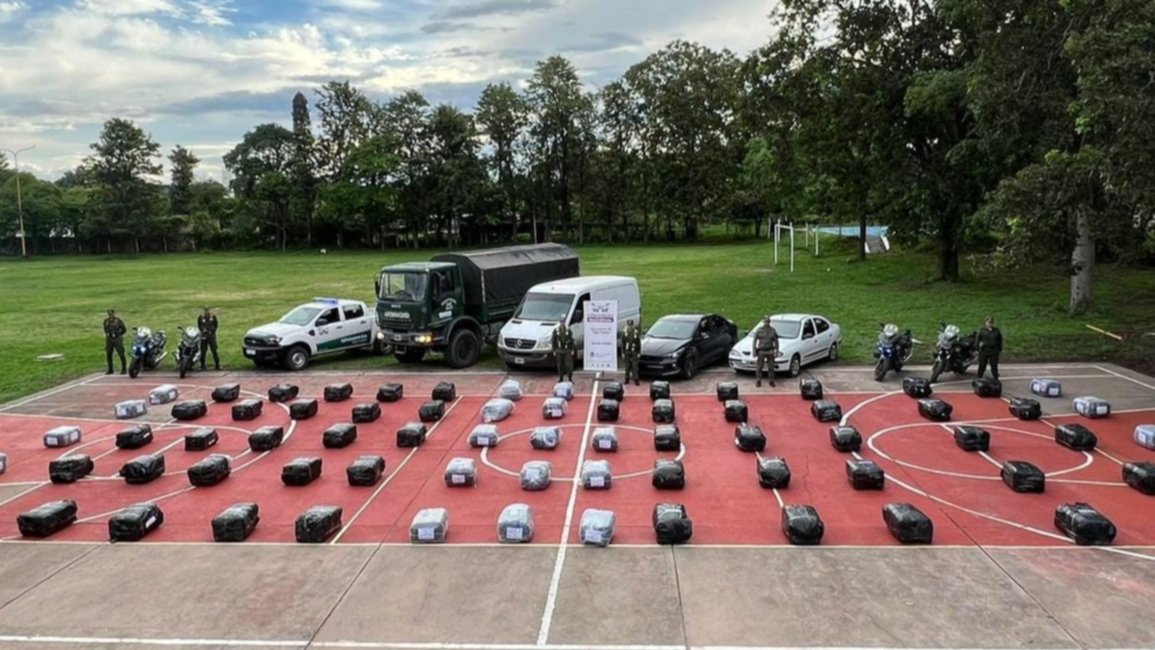 Secuestran en Jujuy más de una tonelada de hojas de coca dentro una traffic 